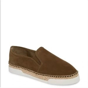 Vince Camuto Olive slip on size 5